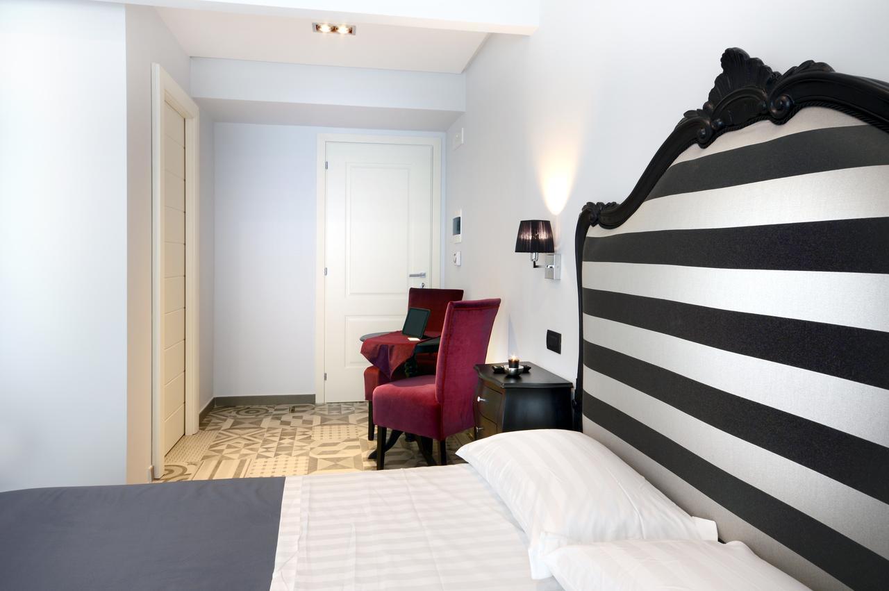 Barbarella Suite Neapel Exteriör bild