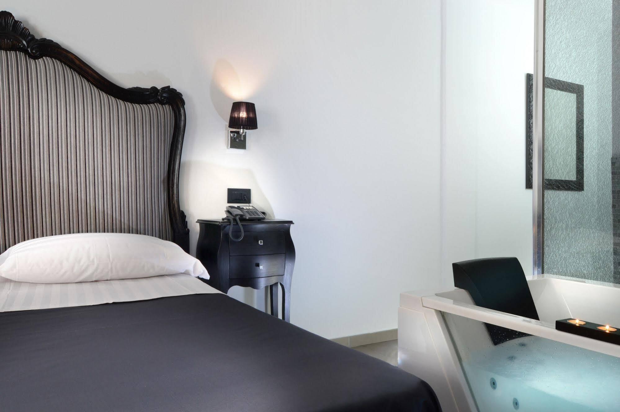 Barbarella Suite Neapel Exteriör bild